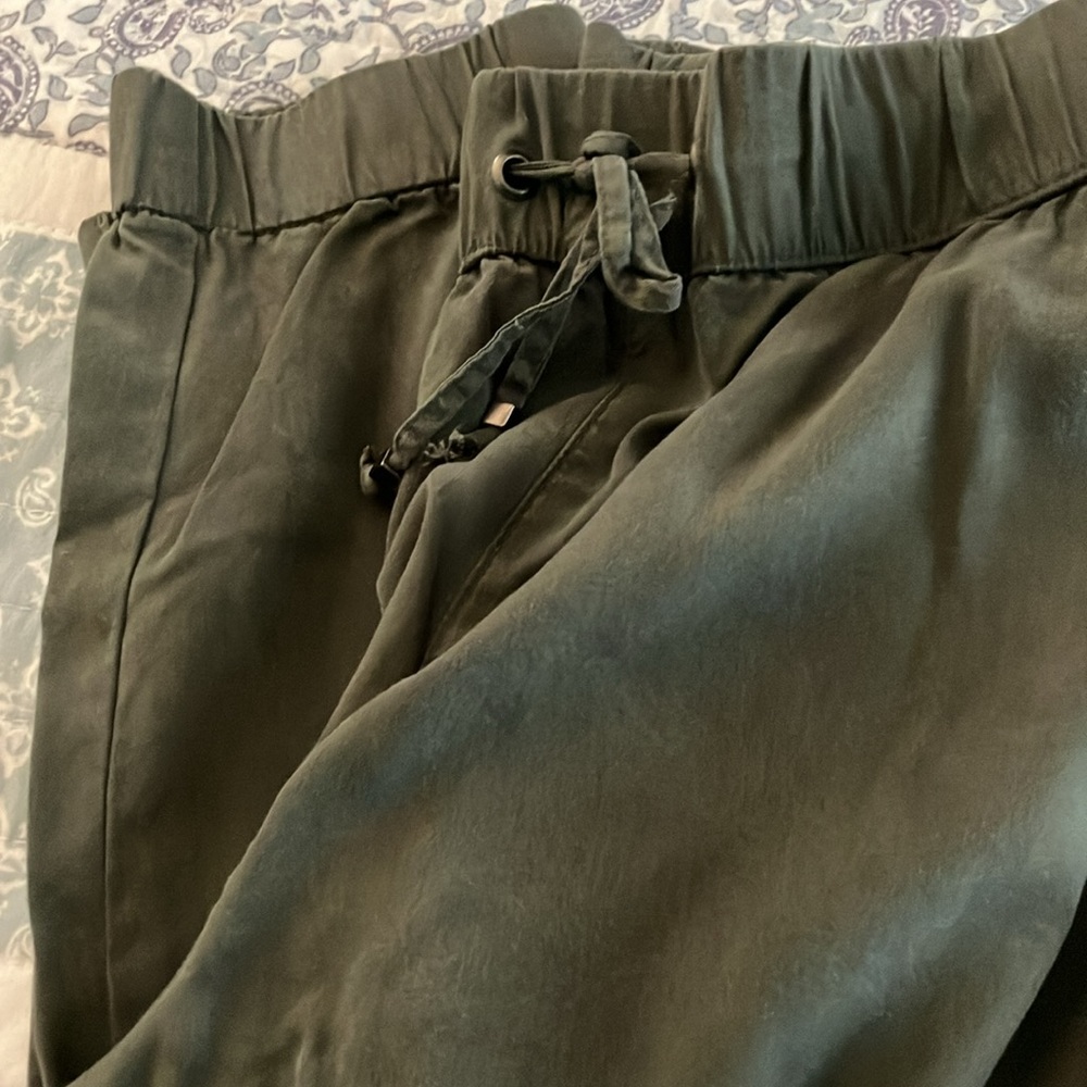 Banana republic Olive Cargo Pants, size Large petite - Picture 9 of 9